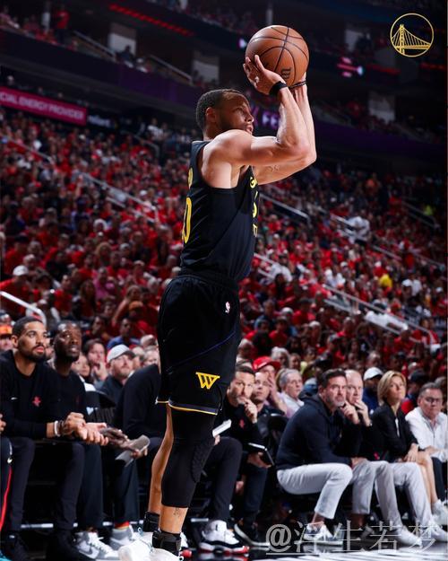 勇士上演黑七奇迹 4-3力克火箭闯入西部半决赛 勇士上演黑七奇迹 4-3力克火箭闯入西部半决赛