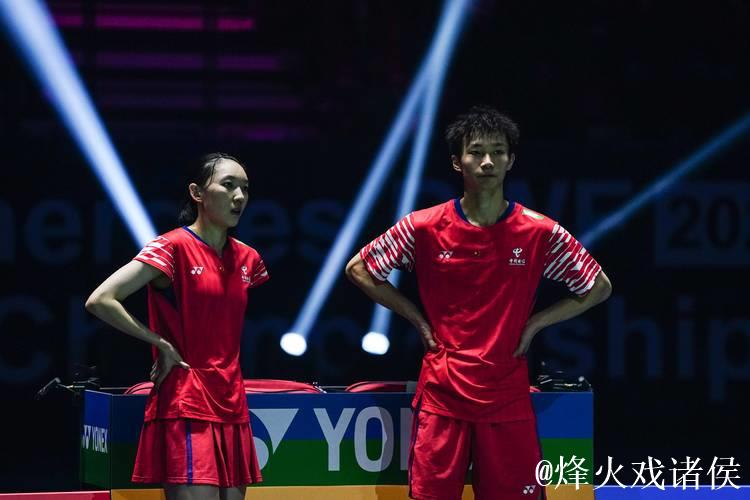 蒋振邦、魏雅欣获得羽毛球世锦赛混双亚军