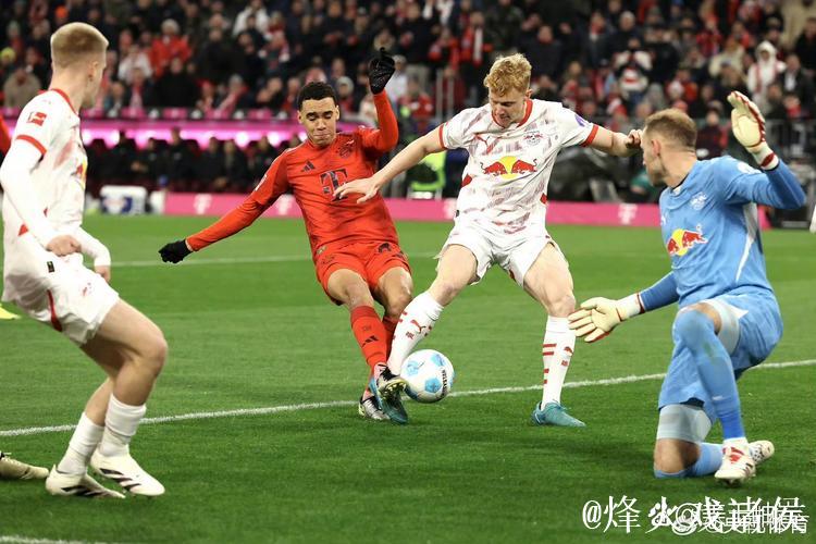 德甲-莱万穆勒建功屈桑斯惊艳世界波 拜仁4-0大胜狼堡